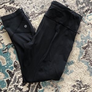 FREE SHIPPING EUC Lululemon Pace Rival Crop